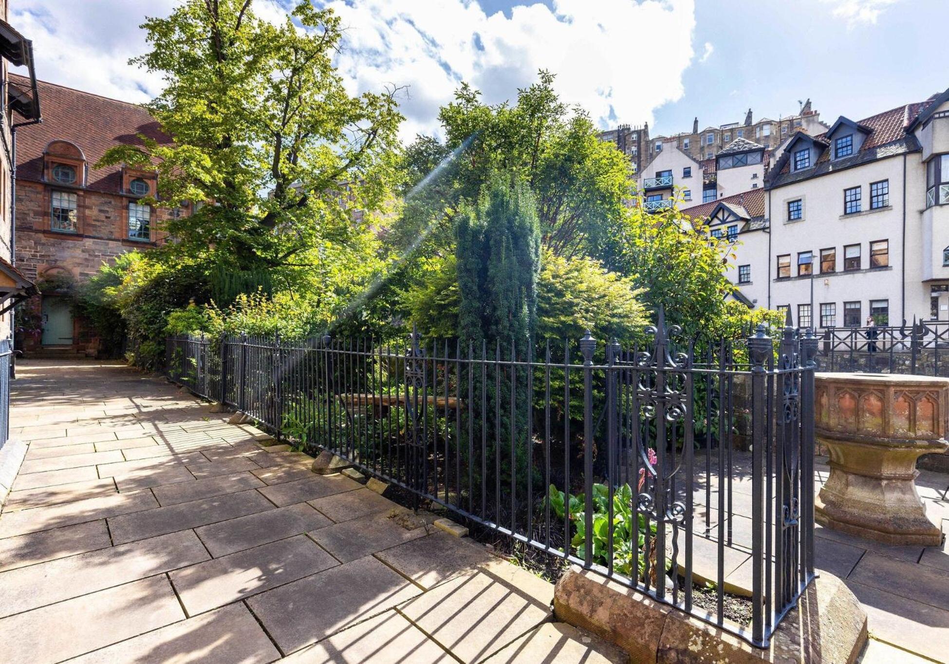 The Well Court Residence Edinburgh Exterior photo